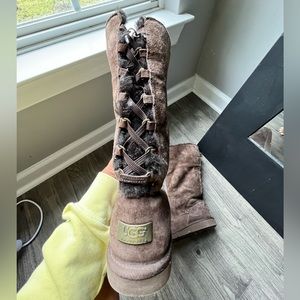 Chocolate brown Uggs- almost new!! Sz 7/38